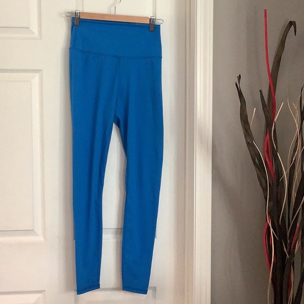 SUNZEL size medium leggings…like new condition. Beautiful Blue